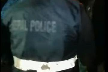 हेल्मेट नलगाइ मोटरसाइकल चलाएका पारस शाहद्वारा प्रहरीमाथि दुर्व्यवहार