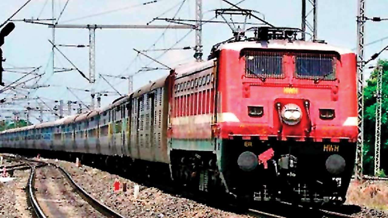 भारतीय रेल ल्याएर जनकपुर-जयनगर रेल्वे ट्रयाकको परीक्षण