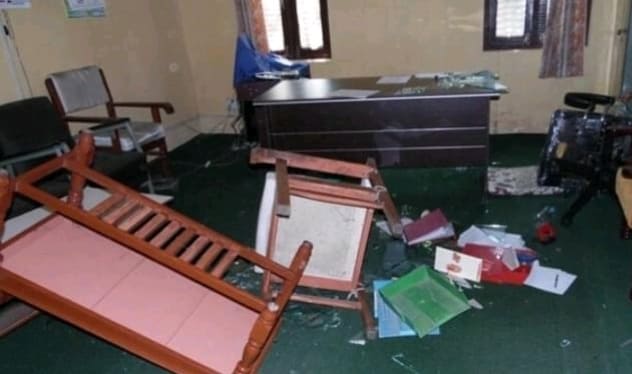 पिपलकोट स्वास्थ्य चौकी तोडफोड