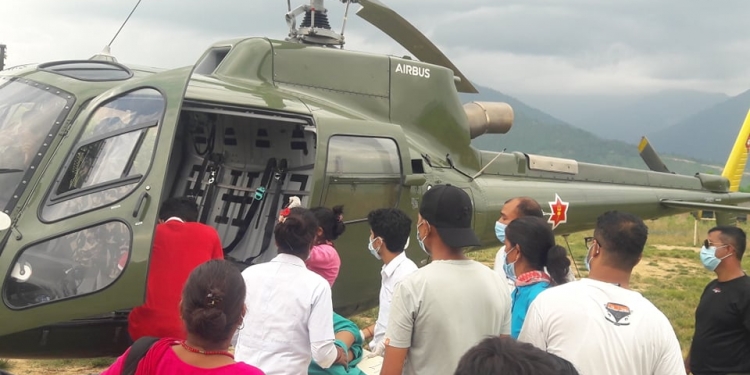 अछामबाट २ गर्भवती महिलाको हेलीकप्टर मार्फत उद्धार