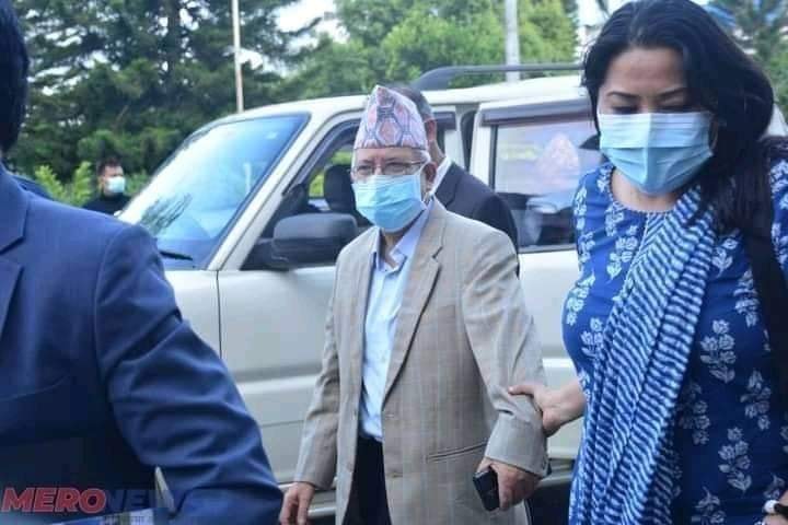 माधव नेपाललाई पहिलो गाँसमै ढुङ्गा