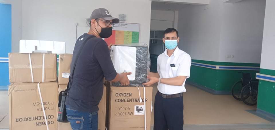 सामाजसेवी कठायतद्धारा  कर्णाली प्रदेशलाई ४० थान अक्सिजन कन्सनट्रेटर सहयोग
