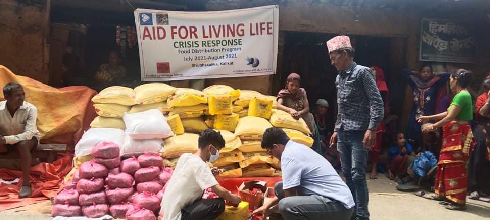 दलित घर परिवारलाई खाद्यान्न सहयोग