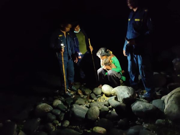 कर्णाली नदिमा हामफाल्न गएकी महिला र बच्चाको उद्धार