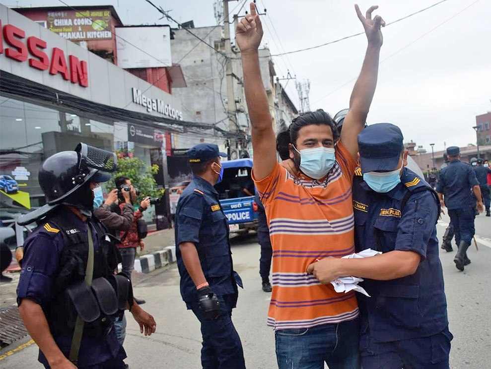 एमसीसीविरुद्ध अमेरिकी दूतावास अगाडि प्रदर्शन