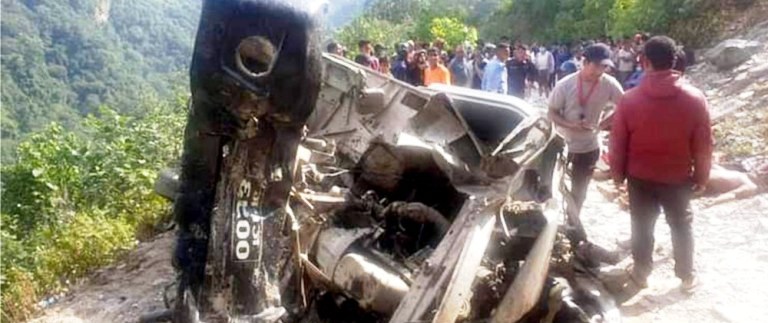 दसैं बिदा मनाउन गएका आठै जनाको दुर्घटनामा मृत्यु,