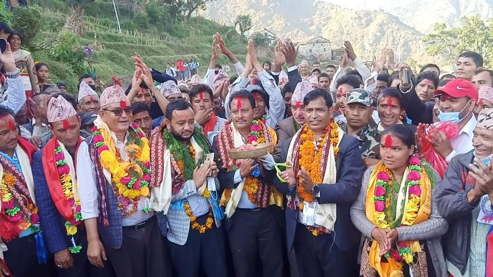 लालुमा गाडि पुगेपछी,