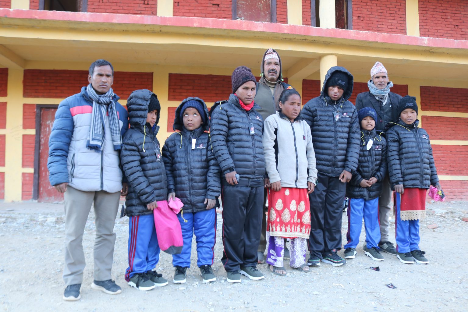 नराकोटका दृष्टि विहिन विद्यार्थीले न्यानो कपडा पाए