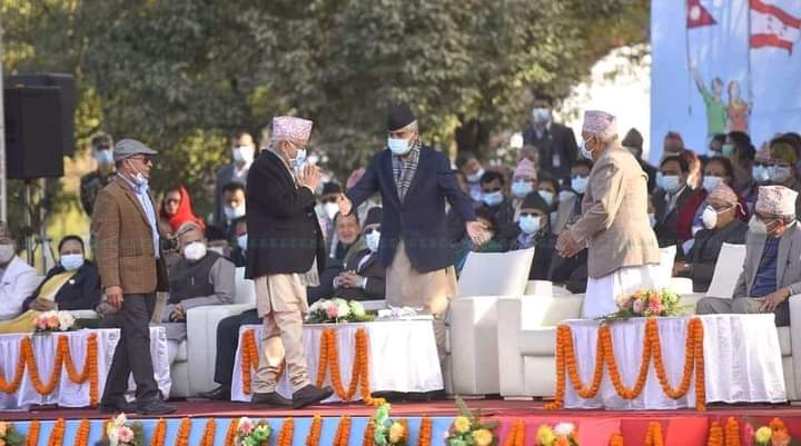 एमाले अध्यक्ष ओलीले बोल्दा बोल्दै काटियो माइक