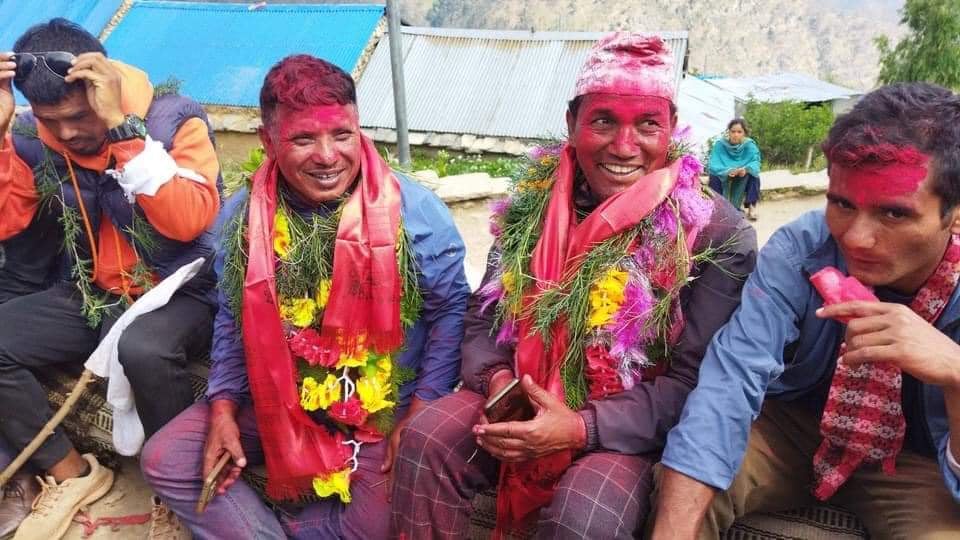 खाँडाचक्रमा स्वतनत्र र गठबन्धन विजयी