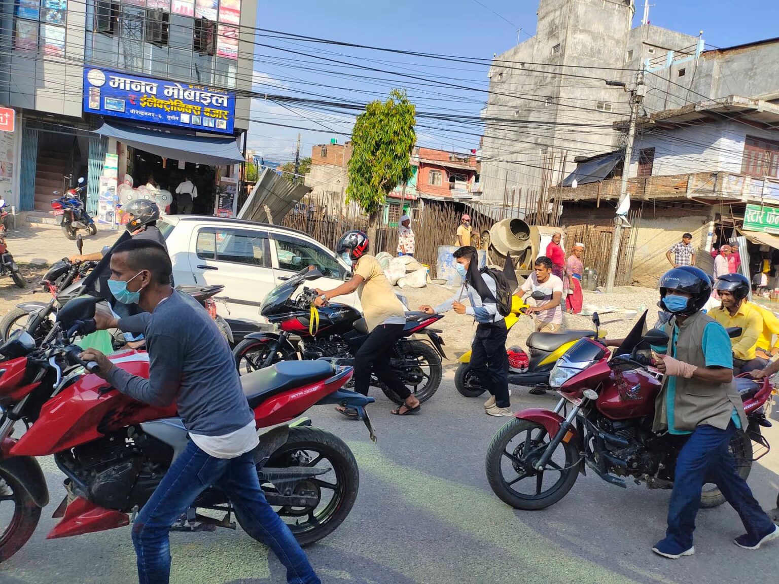 मूल्यवृद्धिका विरुद्ध मोटरसाइकल डो¥याएर विरोध पर्दशन