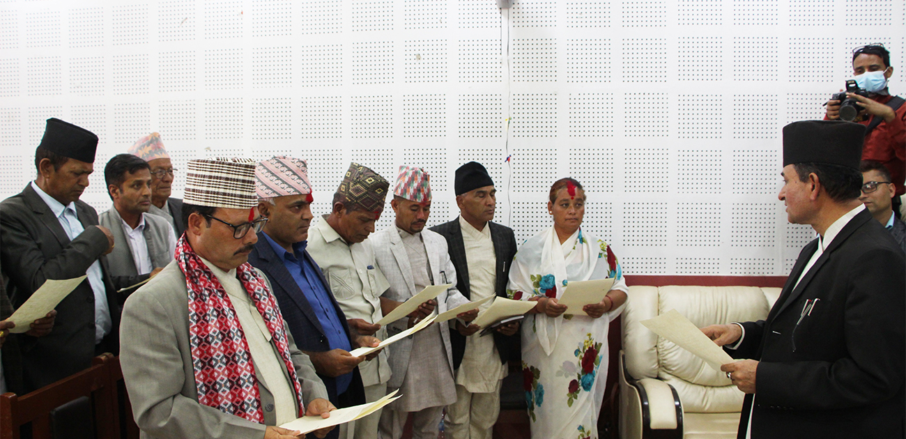 दैलेखका ११ तहमा नवनिर्वाचित जनप्रतिनिधिले लिए सपथ