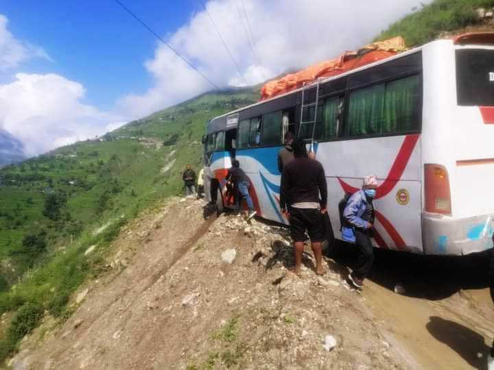 कर्णाली राजमार्गको झस्कीदो यात्रा