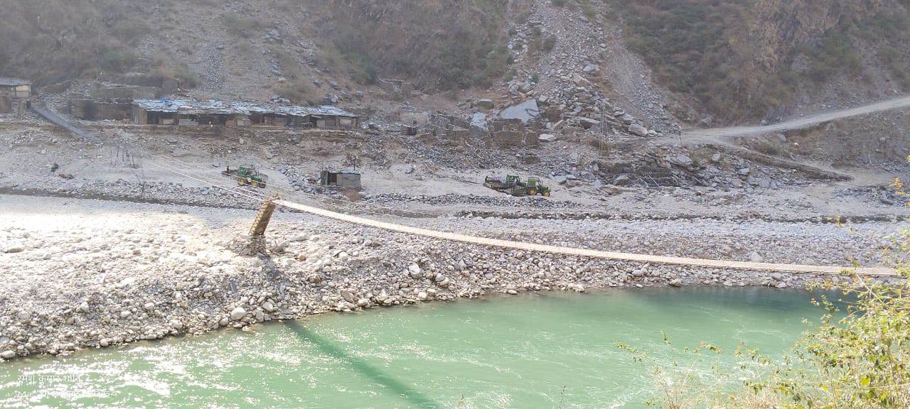 कष्टकर यात्रामा स्थानीयहरु