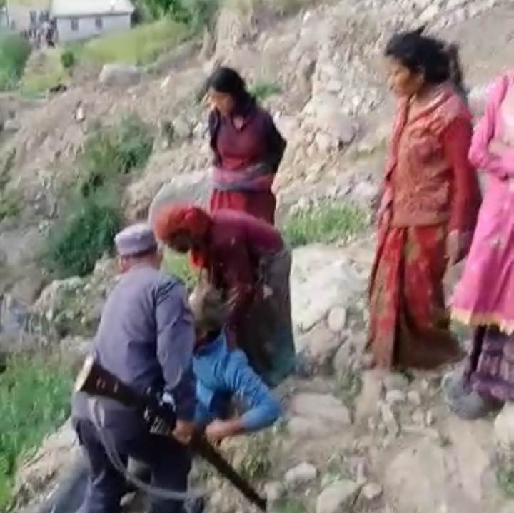 ‘२५–३० जना गाउँलेले लाठीले कुटपिट गरेँ